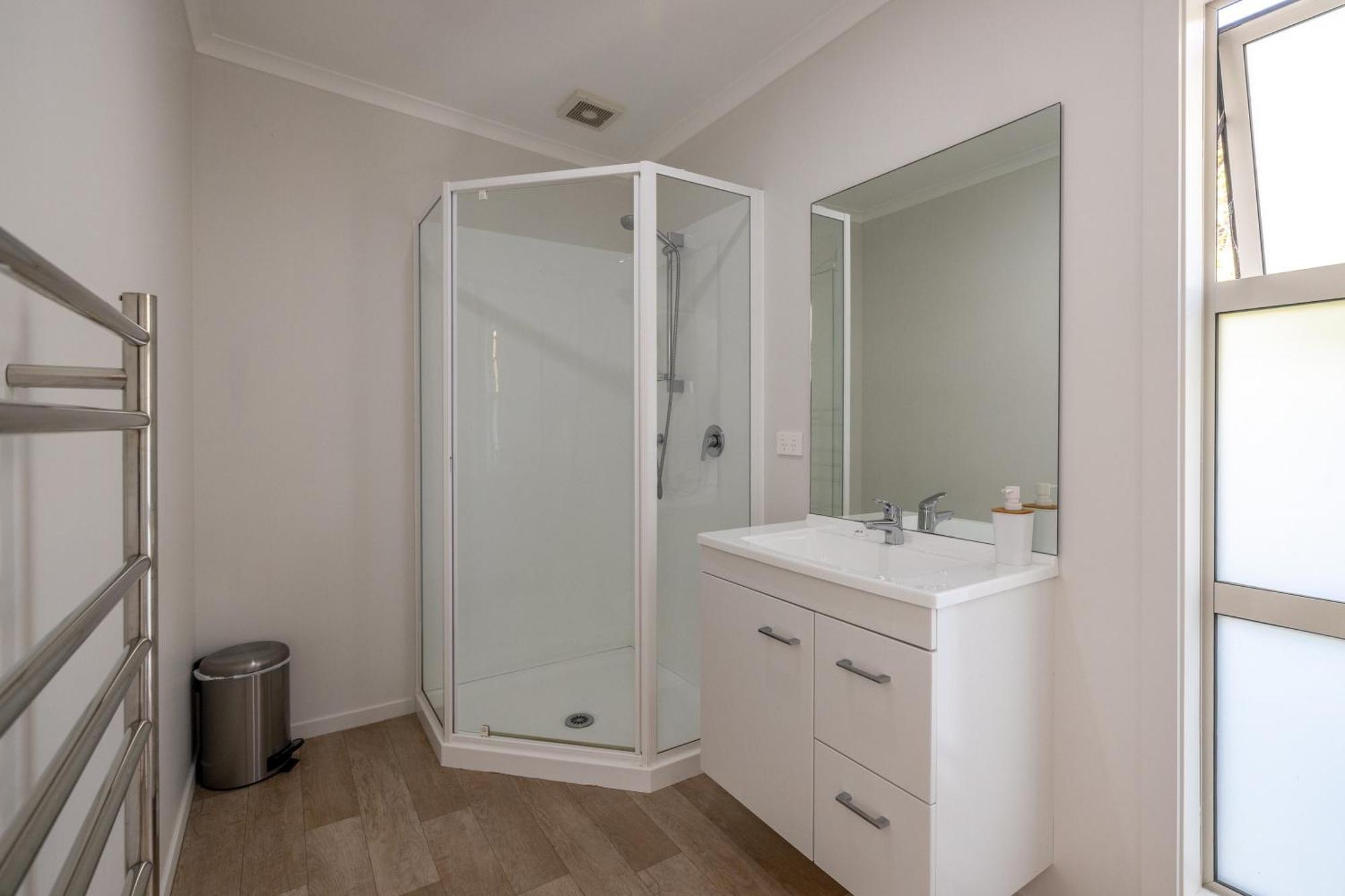 Te Whau Bach Apartments - Stay Waiheke Te Whau Bay ภายนอก รูปภาพ