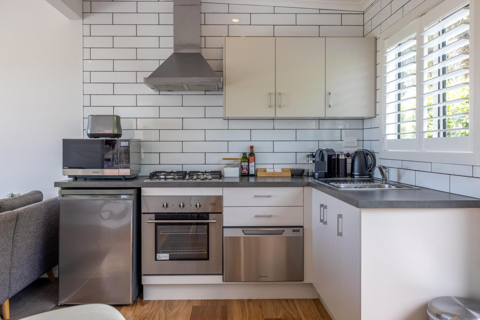 Te Whau Bach Apartments - Stay Waiheke Te Whau Bay ภายนอก รูปภาพ