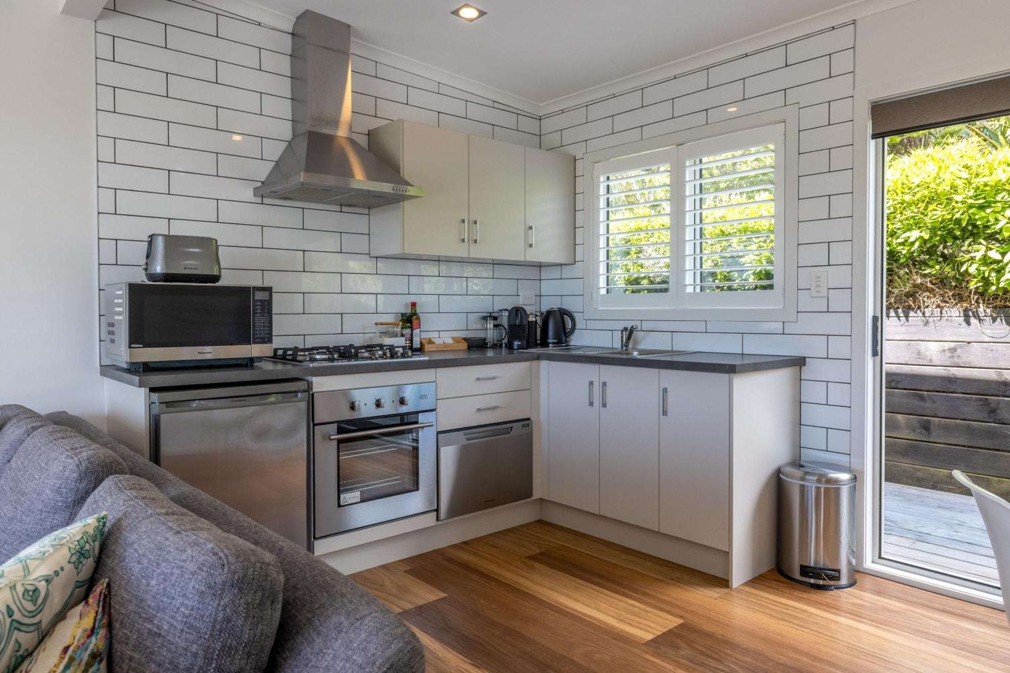 Te Whau Bach Apartments - Stay Waiheke Te Whau Bay ภายนอก รูปภาพ