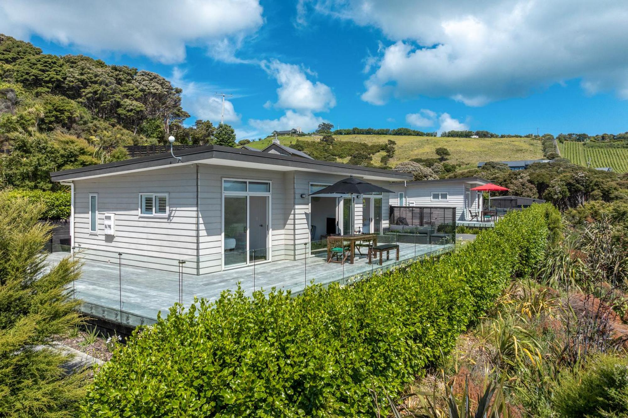 Te Whau Bach Apartments - Stay Waiheke Te Whau Bay ภายนอก รูปภาพ