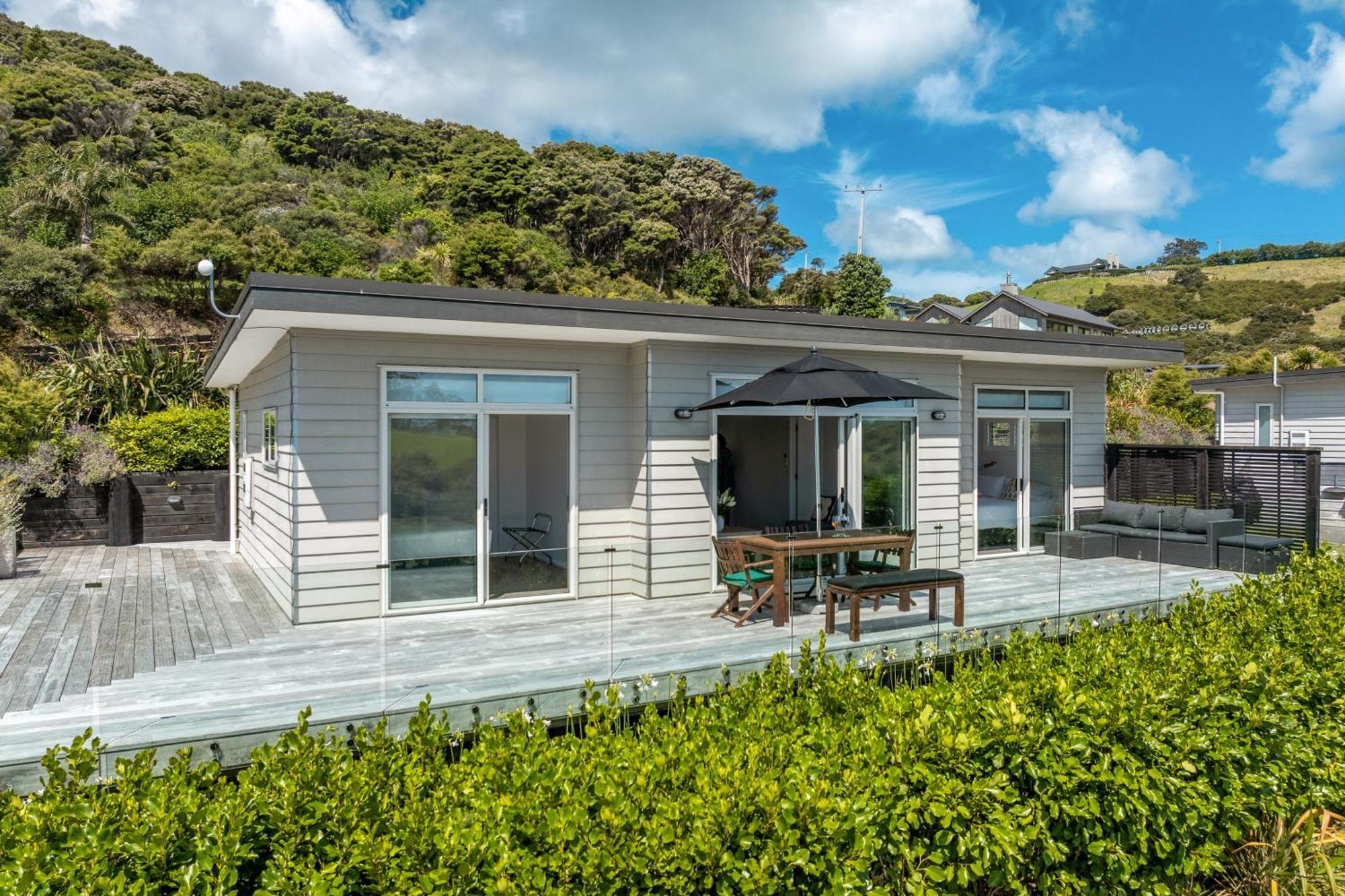 Te Whau Bach Apartments - Stay Waiheke Te Whau Bay ภายนอก รูปภาพ